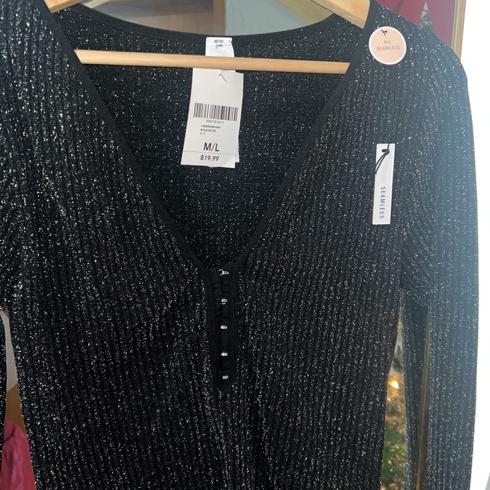 Bodysuits - Picture 2 of 3